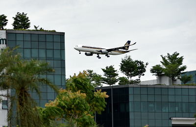 飛行中に全エンジン停止、シンガポール航空機