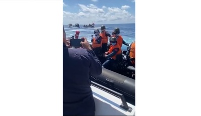 中国海警船、病兵搬送中の船を妨害 比沿岸警備隊が動画公開