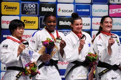 浜田は連覇ならず銀メダル、ウルフは敗者復活で銅 世界柔道