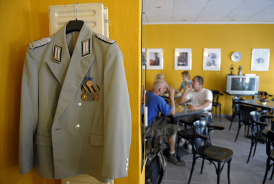 旧東独の秘密警察がテーマのパブ、ベルリンに登場