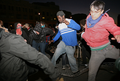 「オキュパイ」デモと警官隊が衝突、400人逮捕 米カリフォルニア