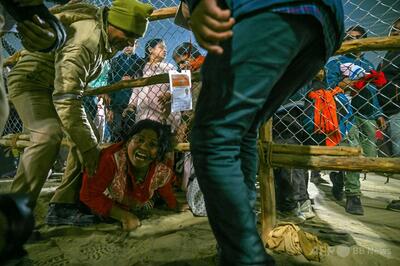 世界最大級の宗教行事「クンブメーラ」で群衆事故 15人死亡 インド