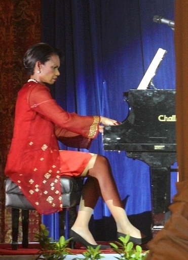 ライス国務長官、エリザベス女王にピアノ演奏をプレゼント