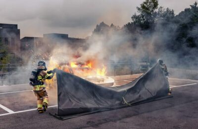 EV火災時、酸素を遮断「窒息消火シート」…韓国・消防安全装備企業が発売