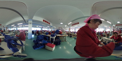 【360°パノラマ写真】北朝鮮のかばん工場