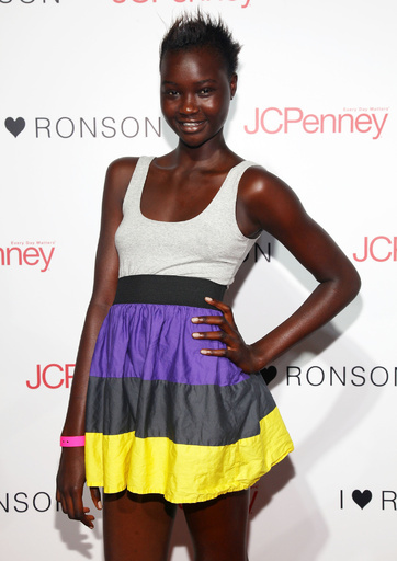 行方不明のスーダン人モデル、NYの病院で発見