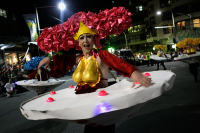 シドニーで同性愛者の祭典、1万人が狂喜乱舞