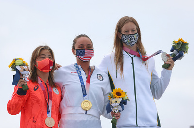 都筑有夢路が銅メダル、ムーアが金 東京五輪サーフィン女子
