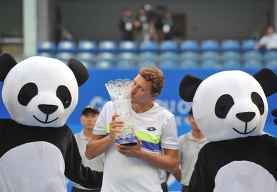 イストミンが成都OP優勝、バグダティスが無念の途中リタイア