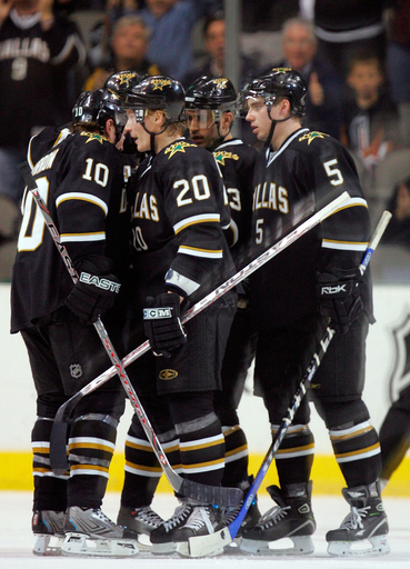 スターズ ワイルドを降し4連敗止める