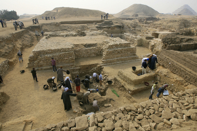 4300年前のピラミッドを発見、サッカラ遺跡