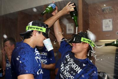 ドジャース地区優勝、大谷自己最多タイ54号に山本12勝目