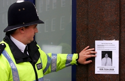 埋葬されたのは誰？「死んだ」父親がテレビ出演、英国