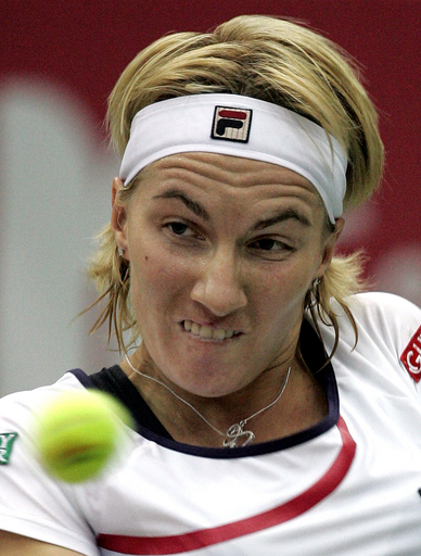 クズネツォワ ドゥシェビナ退け準決勝へ