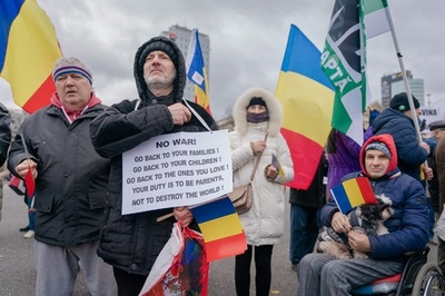 ウクライナ侵攻への関与に反対 ルーマニア首都で反戦デモ