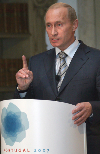 露大統領、東欧のミサイル防衛をキューバ危機に例えて批判