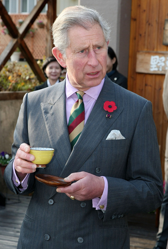 「世界のベストドレッサー」にチャールズ皇太子、エスクァイア誌
