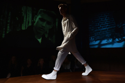 大人のリアルシューズを提案、「ジミー チュウ」15年春夏メンズ