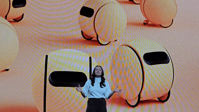 Ballieの発売を発表するサムスン電子の関係者(c)KOREA WAVE