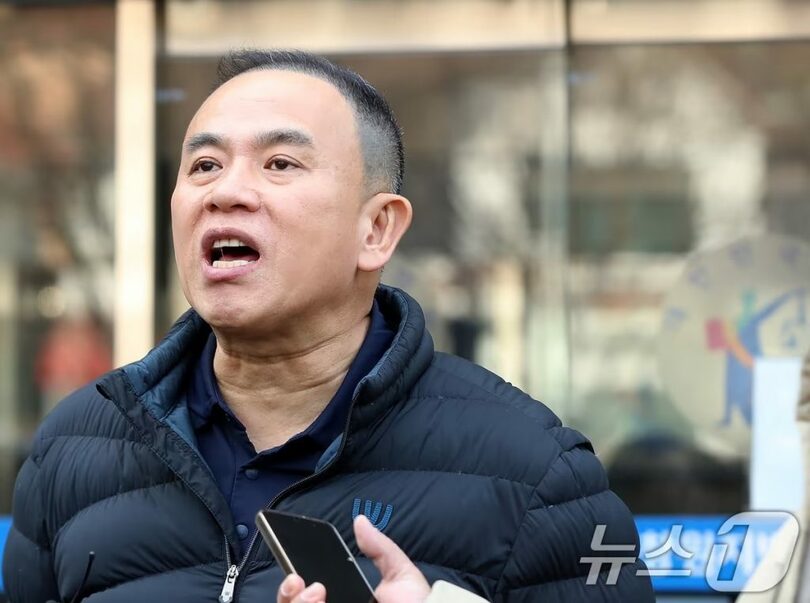 政治資金法違反などの罪で起訴された「政治ブローカー」ミョン・テギュン氏(c)news1