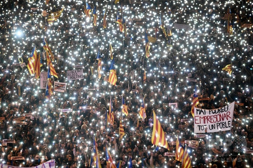 州政府幹部の釈放求め75万人が抗議デモ カタルーニャ