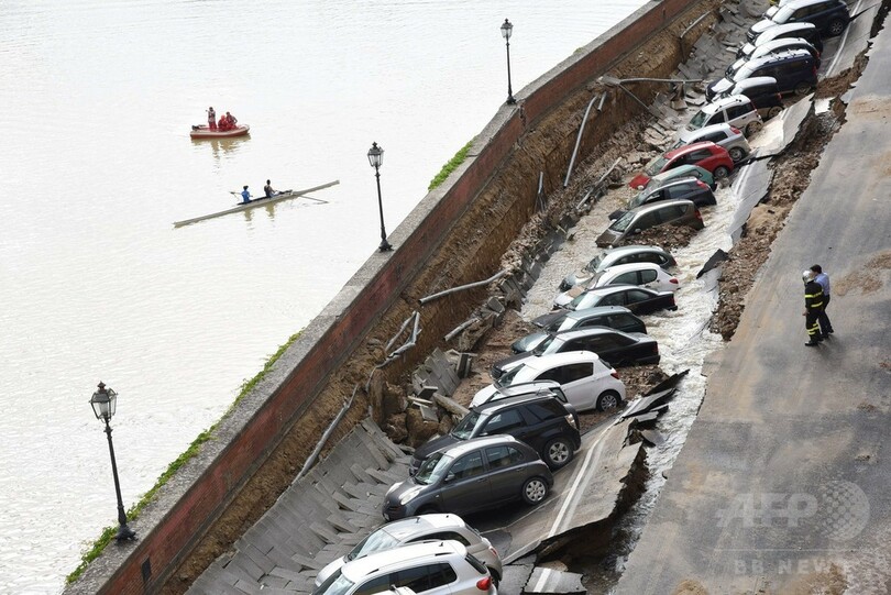 土手が200メートルにわたって陥没 伊フィレンツェ