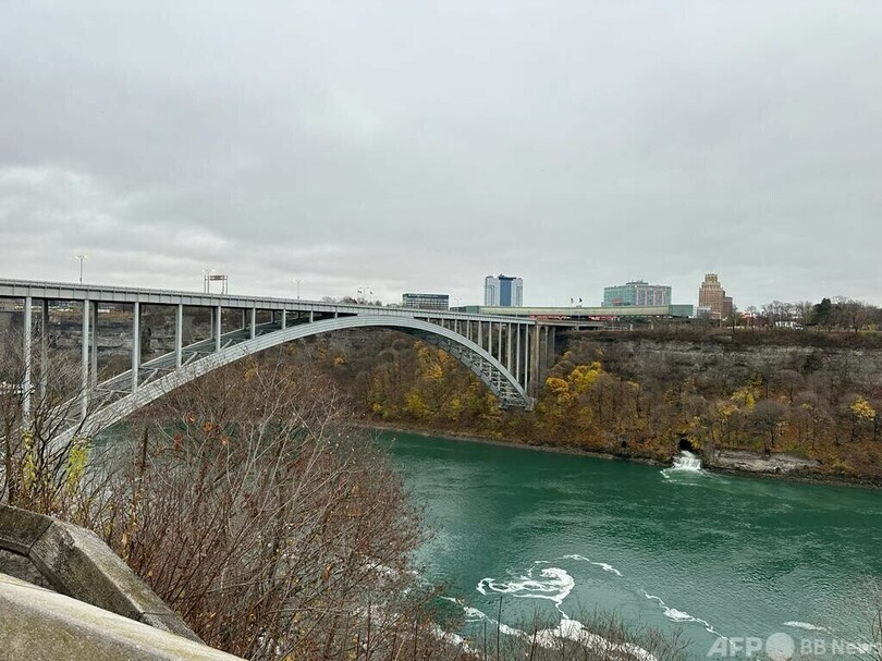 米加国境の橋で車爆発、2人死亡 当局は「テロ」否定