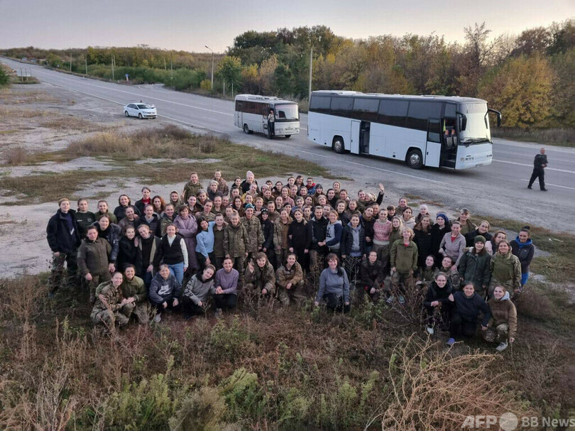 解放のウクライナ女性 「おぞましい」捕虜体験語る