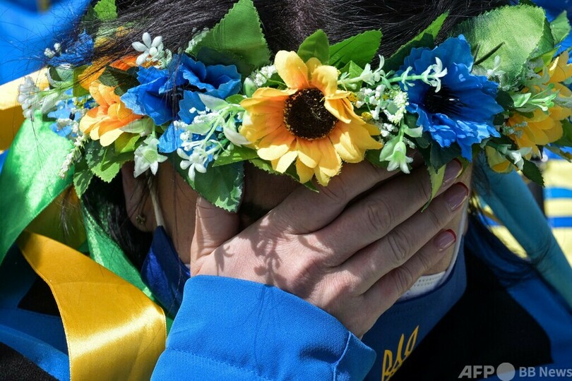 ウクライナ パラ選手団 涙でロシアに抗議 平和呼び掛け 写真9枚 国際ニュース Afpbb News