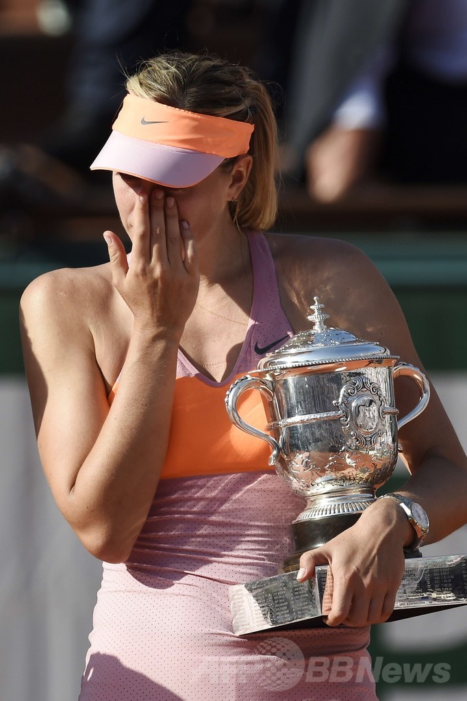 シャラポワが2年ぶり2度目の優勝、全仏オープン