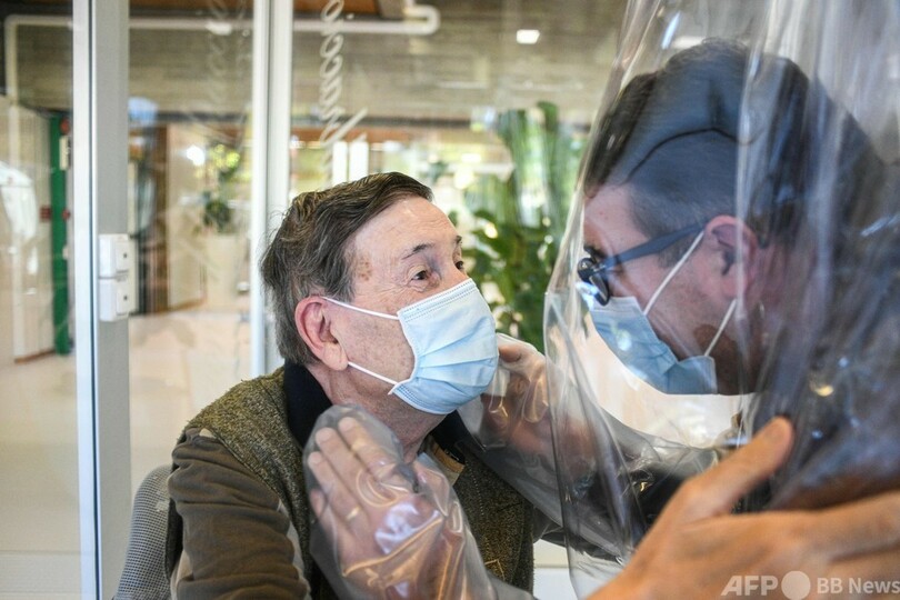 24時間の新型コロナ死者、世界で1万人超える AFP集計