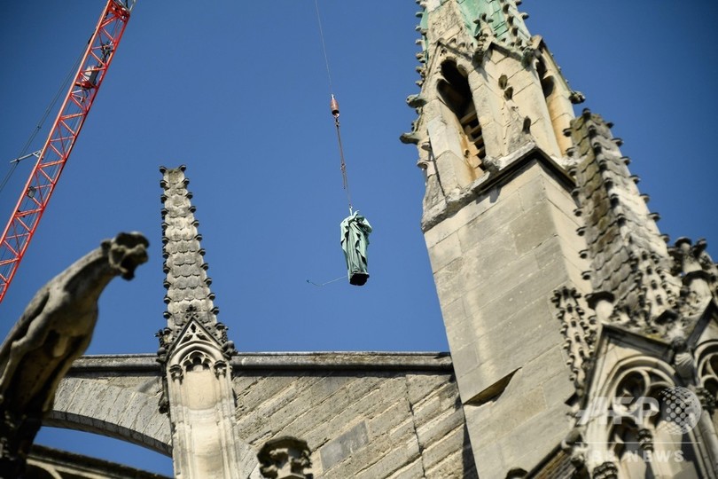 空飛ぶ伝道師 ノートルダム大聖堂などで修復作業 仏パリ 写真29枚 国際ニュース Afpbb News