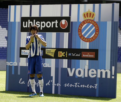 エスパニョール 中村俊輔の入団会見 写真15枚 国際ニュース：AFPBB News