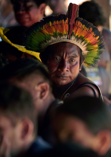 アマゾン先住民ら大会合、ブラジル大統領の密林開発で共同戦線 アマゾン先住民ら大会合、ブラジル大統領の密林開発で共同戦線