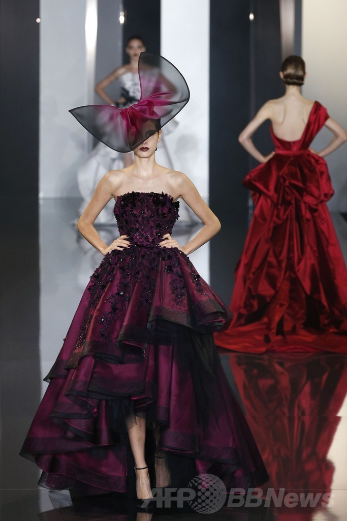 ボリューミーな裾に注目、「ラルフ＆ルッソ」14/15年秋冬オートクチュール