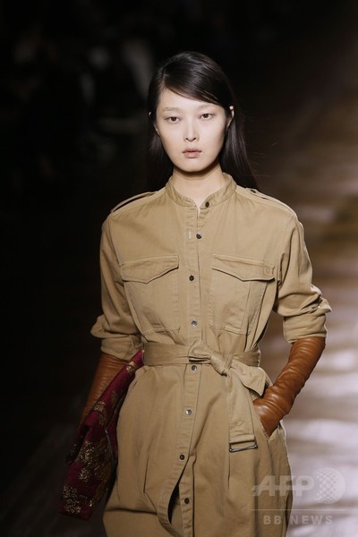 ブロケード、ジャガード、刺繍やビーズを自在に組み合わせて、「ドリス ヴァン ノッテン」15/16秋冬