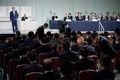 自民党の新総裁に選出された菅義偉官房長官（左上、2020年9月14日撮影）。(c)Eugene Hoshiko / POOL / AFP