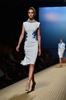 イタリア・ミラノ市内で発表された「エルマンノ シェルヴィーノ（Ermanno Scervino）」14年春夏コレクション（2013年9月21日撮影）。(c)AFP/GIUSEPPE CACACE