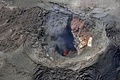 チリ地質鉱山局が撮影した、火口から噴煙を上げるビジャリカ山（2015年3月28日撮影）。(c)AFP/SERNAGEOMIN