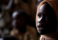 2007年10月16日、スーダン・北ダルフール（North Darfur）州のエルファシェル（El-Fasher）近郊の難民キャンプの少女。(c)AFP/STUART PRICE