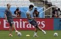 サッカーW杯ブラジル大会（2014 World Cup）グループDのイングランド戦を控え、アレーナ・デ・サンパウロ（Arena de Sao Paulo）で調整を行うウルグアイのルイス・スアレス（Luis Suarez、2014年6月18日撮影）。(c)AFP/DANIEL GARCIA