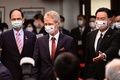 台湾外交部（外務省に相当）で記者会見するミロシュ・ビストルチル上院議長（中央、2020年9月3日撮影）。(c)Sam Yeh / AFP