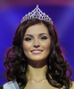 ベラルーシの首都ミンスク（Minsk）で開かれたミス・ベラルーシ（Miss Belarus）決勝大会で、優勝したユリア・スカルコビッチ（Yulia Skalkovich）さん（2012年5月4日撮影）。(c)AFP/VIKTOR DRACHEV