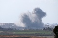 パレスチナ自治区ガザ地区に対するイスラエル軍の空爆（2023年10月15日撮影）。(c)JACK GUEZ / AFP