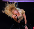 コロンビア出身の歌手シャキーラ（Shakira）が4月29日、アラブ首長国連邦（UAE）アブダビ（Abu Dhabi）で開催されたコンサートに出演した（4月29日撮影）。(c)AFP/KARIM SAHIB
