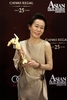 香港（Hong Kong）で開かれた第5回アジア・フィルム・アワード（Asian Film Awards）の授賞式で、助演女優賞を受賞した韓国のユン・ヨジョン（Youn Yuh-Jung、2011年3月21日撮影）。(c)AFP/ED JONES