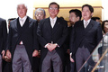 東京都内の首相官邸で、写真撮影に臨む石破茂新内閣の閣僚（2024年10月1日撮影）。(c)Rodrigo Reyes Marin / POOL / AFP