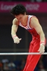 ロンドン五輪は28日、ノース・グリニッジ・アリーナ（North Greenwich Arena）で体操の男子予選が行われ、日本はミスを連発しながらも全体5位で団体決勝に進出した。

鉄棒の演技に臨む田中佑典（Yusuke Tanaka、2012年7月28日撮影）。(c)AFP/BEN STANSALL