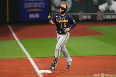 【信頼】 ブルワーズ一筋のブラウンが現役引退 11年のナ・リーグMVP 写真1 記念グッズ