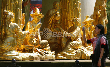 独サンスーシ宮殿公園にある中国茶館の黄金像 写真4枚 国際ニュース